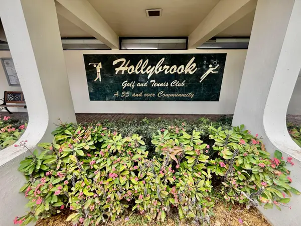 8970 S Hollybrook Boulevard #207, Pembroke Pines, FL 33025