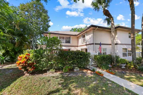 31 Clinton Court #B, Royal Palm Beach, FL 33411
