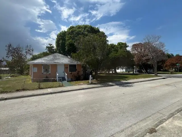 1005 N 14th Street, Fort Pierce, FL 34950 - #1