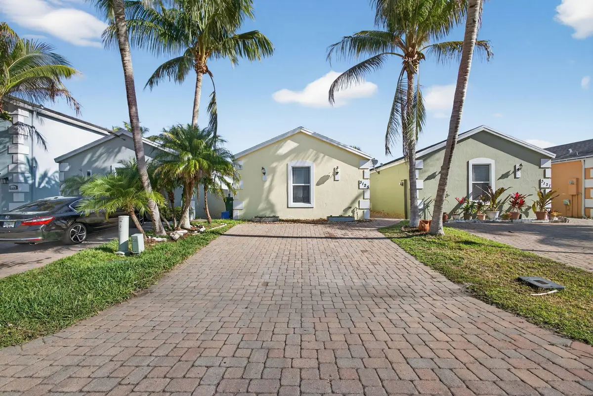 3125 Shelby Way, Palm Springs, FL 33461 - #1