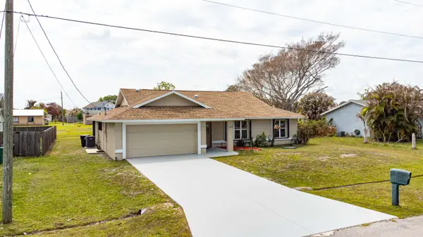 2456 SE Trail Avenue, Port St Lucie, FL 34952