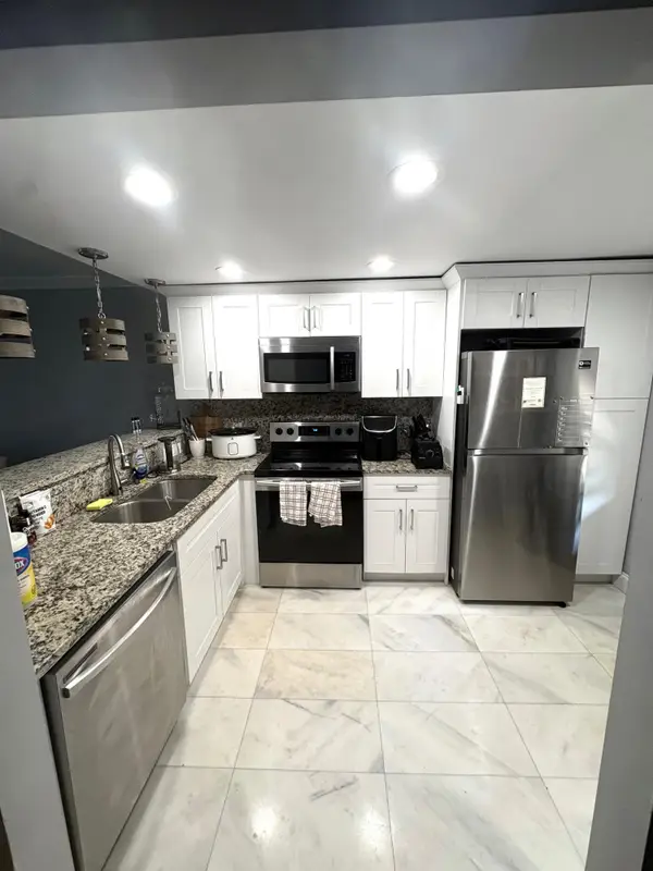 605 Oaks Drive #304, Pompano Beach, FL 33069