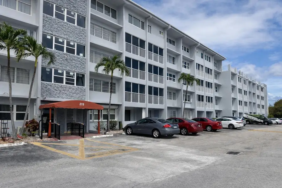 215 SE 3rd Avenue #306d, Hallandale Beach, FL 33009 - #2