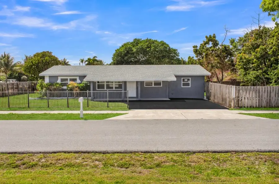 915 SW 3rd Street, Boynton Beach, FL 33435 - #2