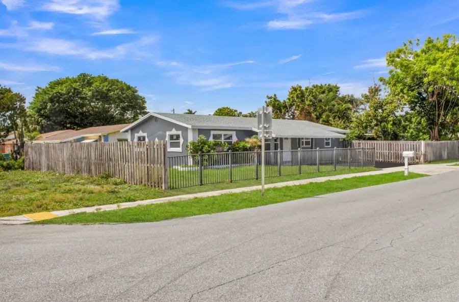 915 SW 3rd Street, Boynton Beach, FL 33435 - #3