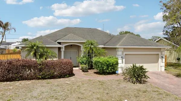 825 SW Mccracken Avenue, Port St Lucie, FL 34953