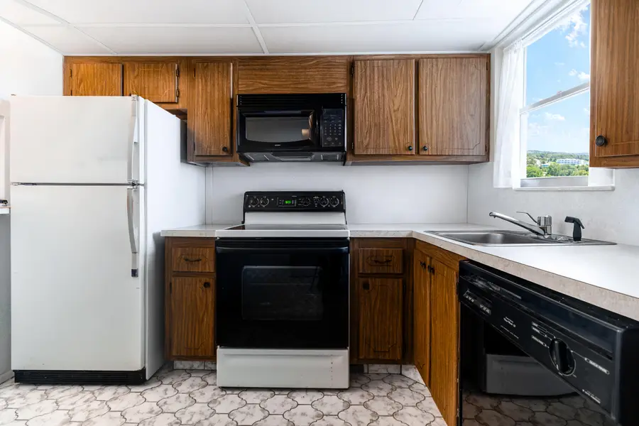 2800 Sunrise Lakes Drive W #Apt 301, Sunrise, FL 33322 - #3