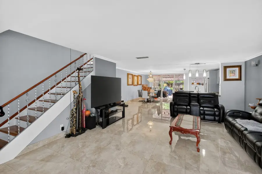 928 NE 27th Avenue, Hallandale Beach, FL 33009 - #3