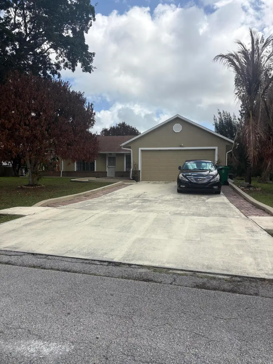 537 NW Biscayne Drive, Port Saint Lucie, FL 34983 - #2