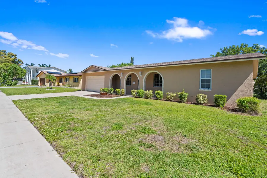 260 Lake Drive, Coconut Creek, FL 33066 - #2