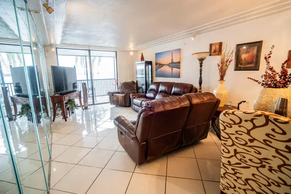 112 Lake Emerald Drive #203, Oakland Park, FL 33309