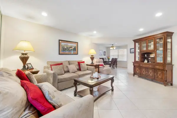 4270 NW 40th Street #205, Lauderdale Lakes, FL 33319