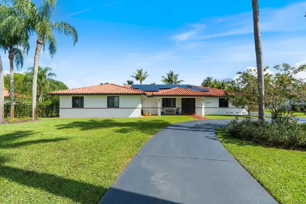 13821 Alexandria Court, Davie, FL 33325