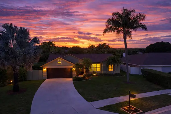 3663 Woods Walk Boulevard, Wellington, FL 33467