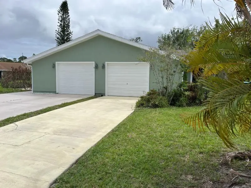 1438 SE Larkwood Circle, Port Saint Lucie, FL 34952 - #1