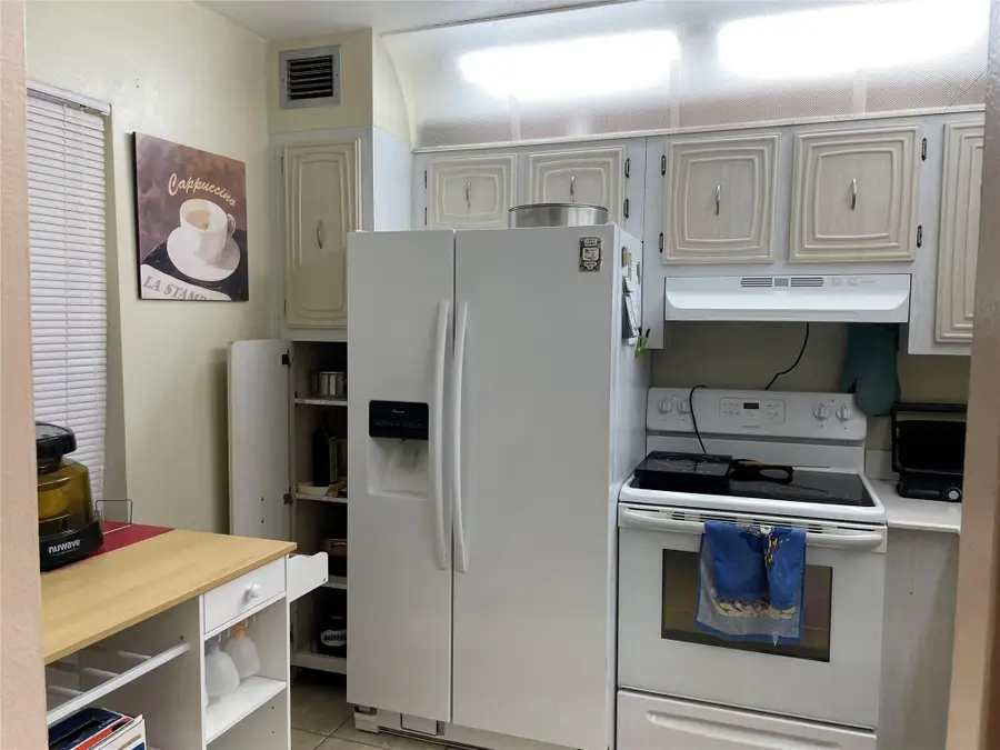 2821 Somerset Drive, Lauderdale Lakes, FL 33311 - #2