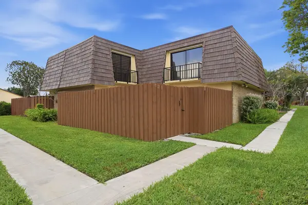 521 Springdale Circle, Palm Springs, FL 33461