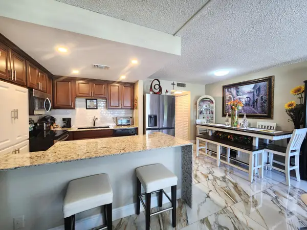 1012 Ellesmere A #1012, Deerfield Beach, FL 33442