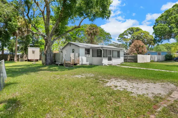 390 Baysinger Avenue, Fort Pierce, FL 34982
