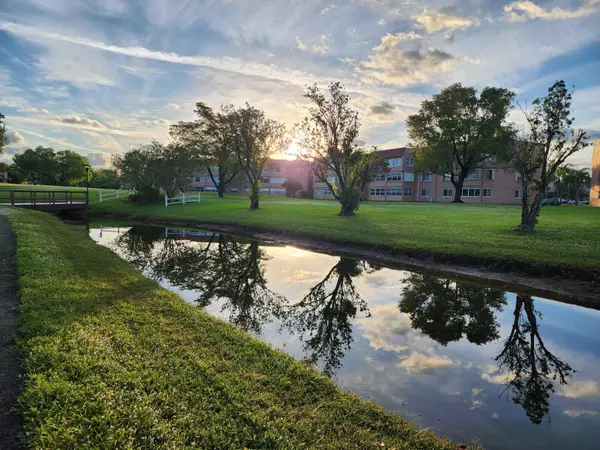 9501 Sunrise Lakes Boulevard #305, Sunrise, FL 33322