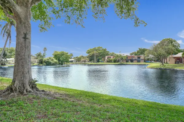 8992 Palm Tree Lane #8992, Pembroke Pines, FL 33024