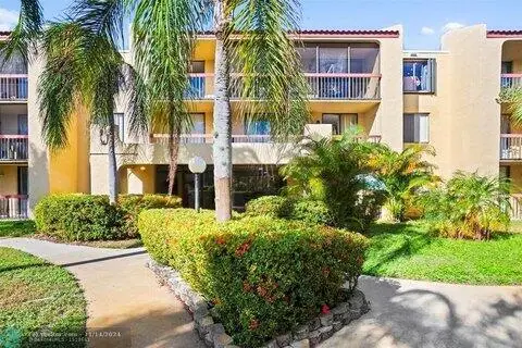 733 SE 1st Way #105, Deerfield Beach, FL 33441