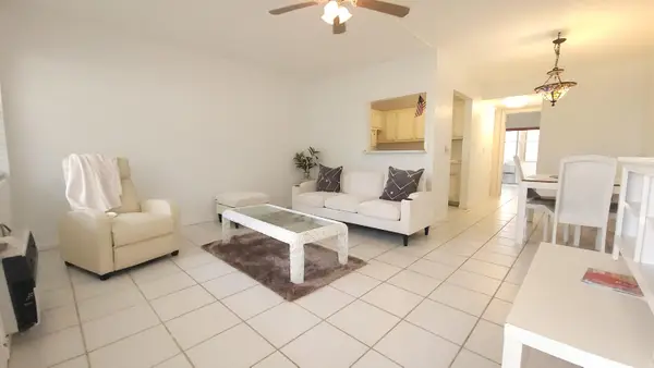319 Chatham P, West Palm Beach, FL 33417