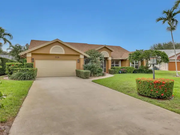 712 Golf Court, Delray Beach, FL 33445