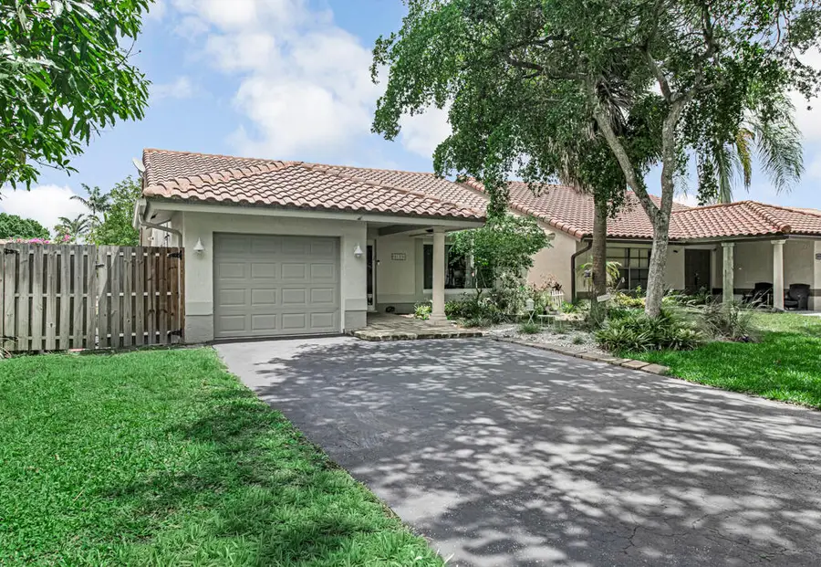 3033 NW 95th Avenue, Coral Springs, FL 33065 - #3