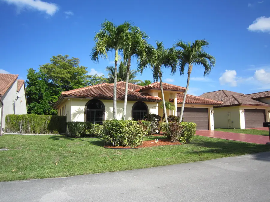 7039 Golf Pointe Circle, Tamarac, FL 33321 - #2
