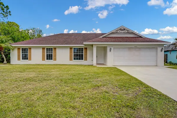 2125 SW Salvatierra Boulevard, Port St Lucie, FL 34987