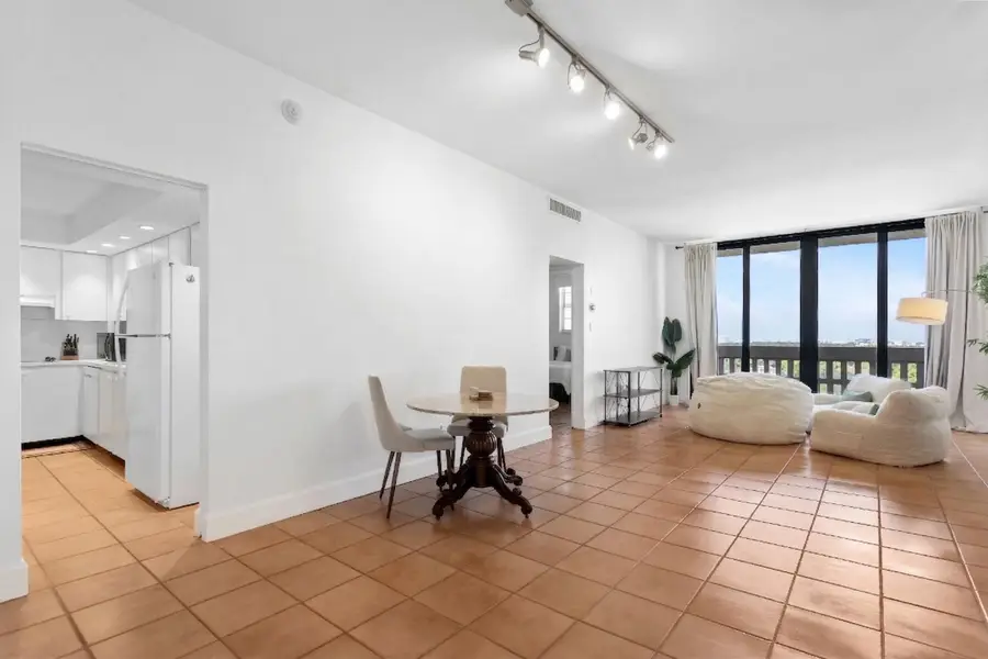 90 Edgewater Drive #Ph23, Coral Gables, FL 33133 - #3