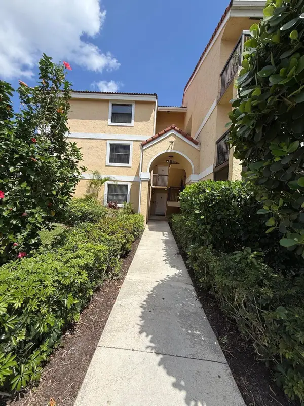 5721 Riverside Drive #301b5, Coral Springs, FL 33067