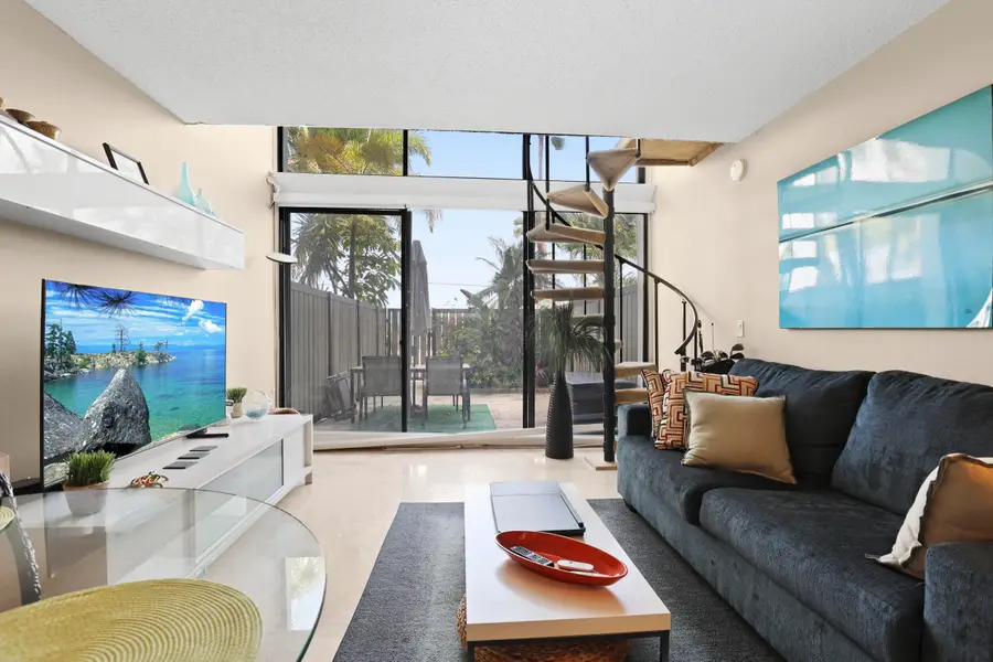 1830 Embassy Drive #122, West Palm Beach, FL 33401 - #3