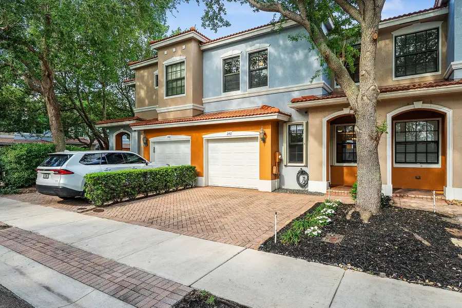 242 E Chrystie Circle, Delray Beach, FL 33484 - #2