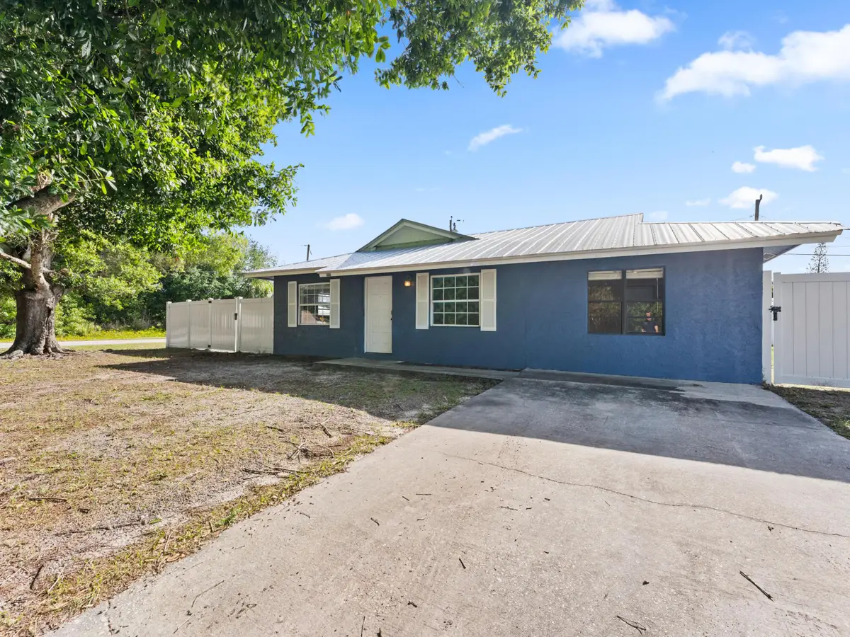 304 8th Avenue Sw, Vero Beach, FL 32962 - #1