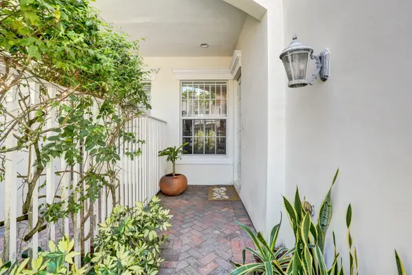 1127 N Victoria Park Road, Fort Lauderdale, FL 33304