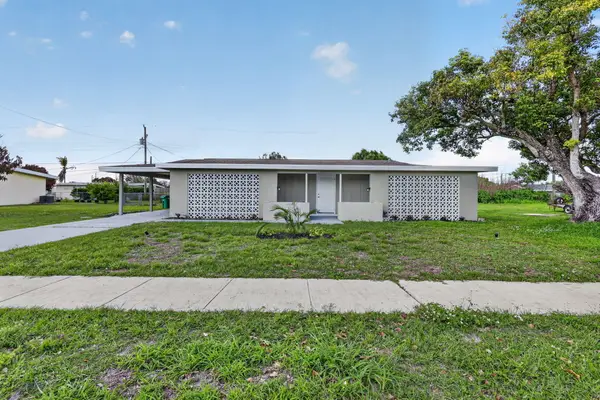 157 SE Calmoso Drive, Port St Lucie, FL 34983