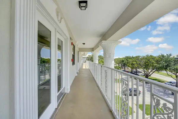 6097 Balboa Circle #406, Boca Raton, FL 33433