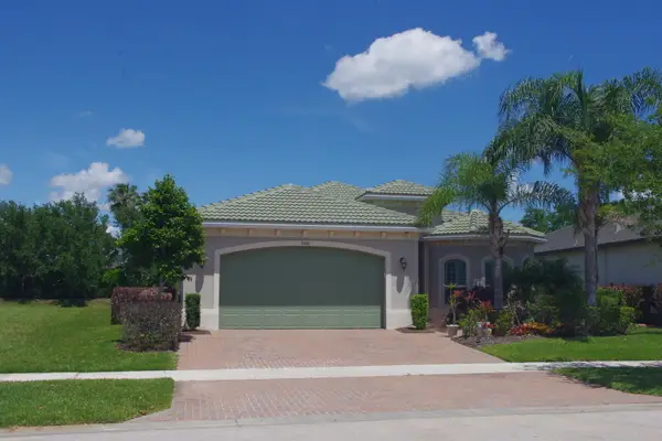 11441 SW Lake Park Drive, Port St Lucie, FL 34987