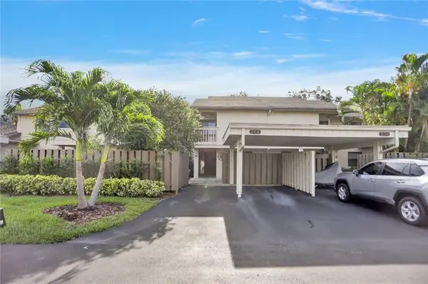 246 Deer Creek Wildwood Lane E, Deerfield Beach, FL 33442