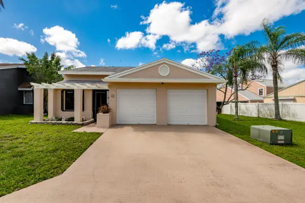 4 Verwood Way, Boynton Beach, FL 33426