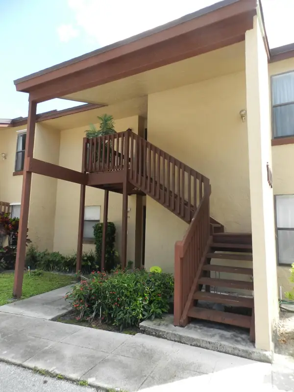 1110 E Lakeview Dr Drive E, Royal Palm Beach, FL 33411