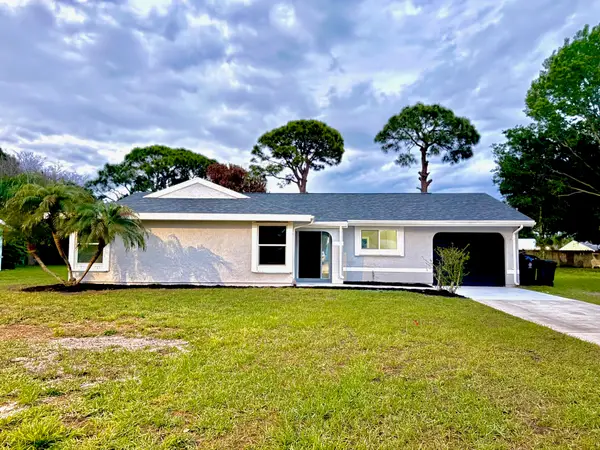 1343 SE Vestridge Lane, Port St Lucie, FL 34952