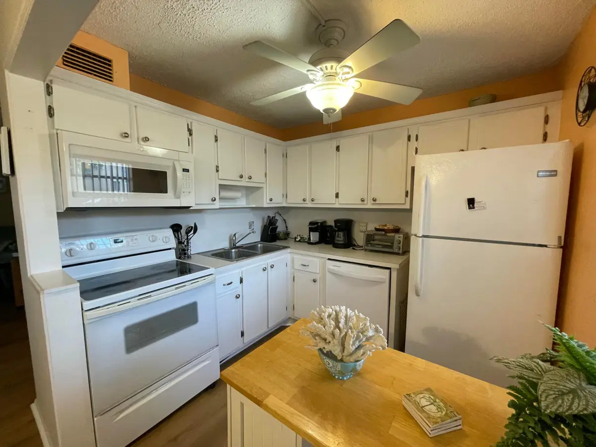 2152 NE 1st Way #102, Boynton Beach, FL 33435 - #1