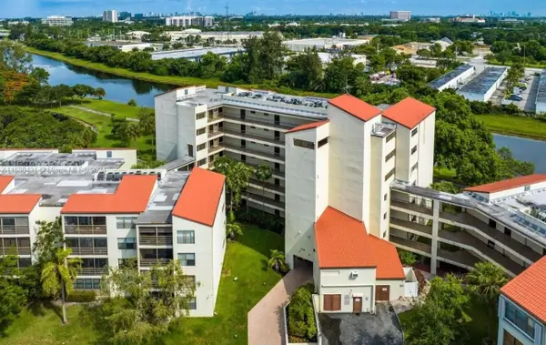 2314 S Cypress Bend Drive #Unit 313, Pompano Beach, FL 33069