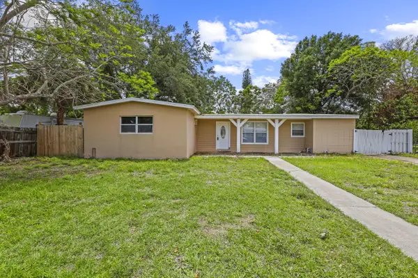 180 SE Serenata Court, Port St Lucie, FL 34983
