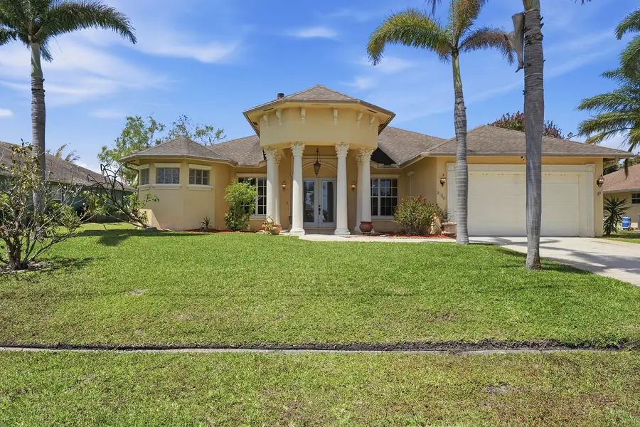 2199 SE Heathwood Circle, Port Saint Lucie, FL 34952 - #2