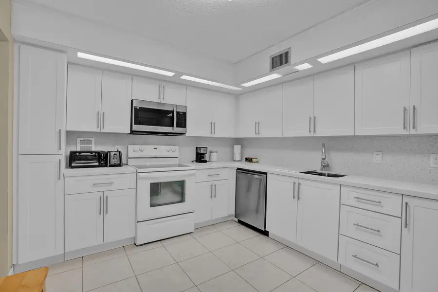 2800 N 46th Avenue #A302, Hollywood, FL 33021 - #3