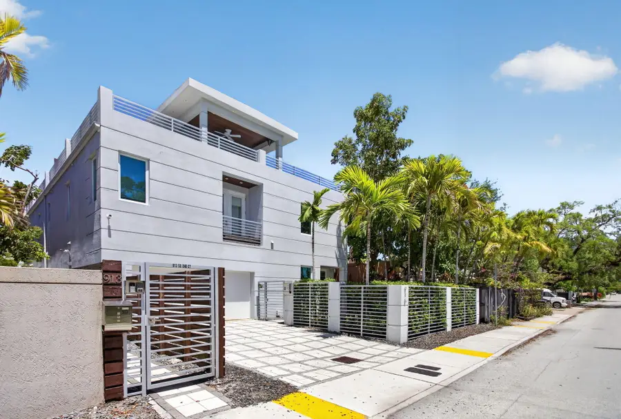 915 SE 2nd Court, Fort Lauderdale, FL 33301 - #2